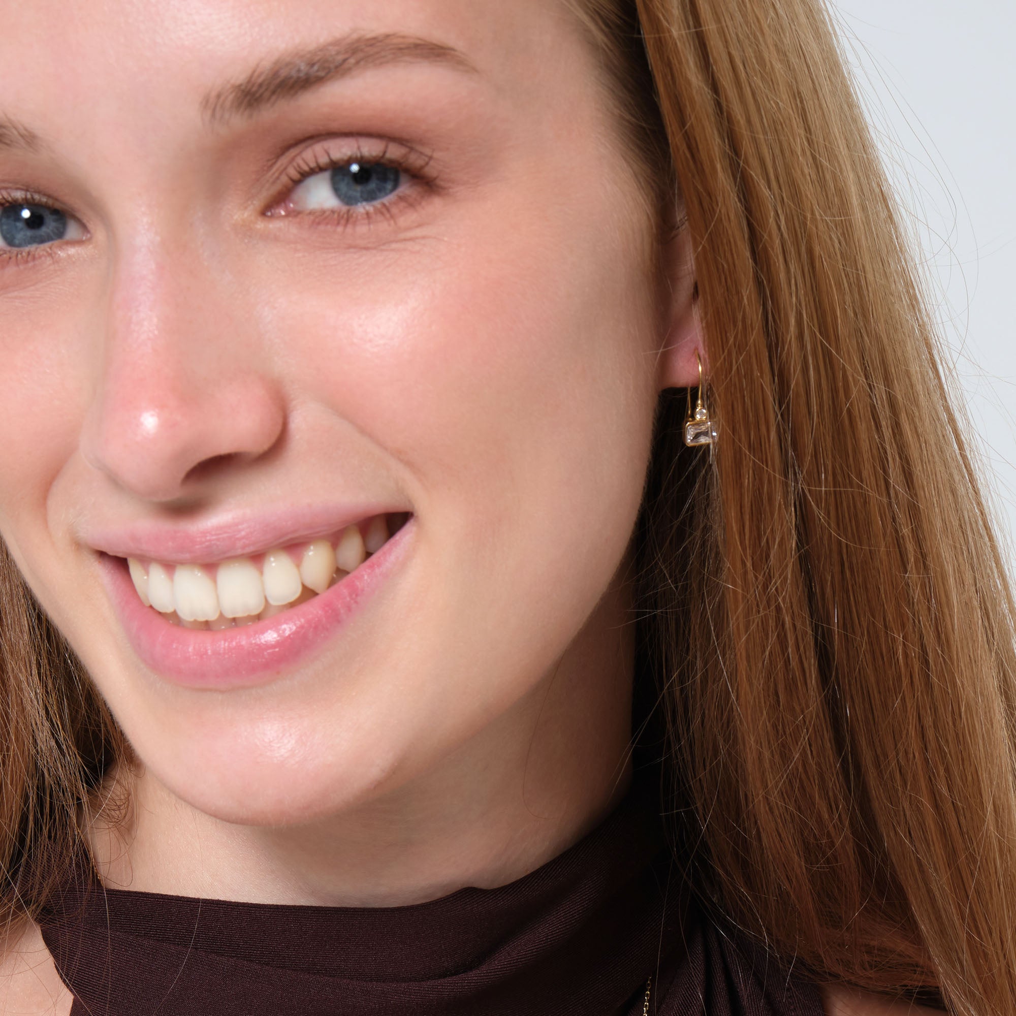 Gia Baget Taşlı Sallantılı Altın Küpe 14 Ayar